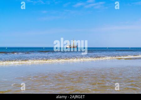 Krabbe cutter am Strand in Sankt Peter-Ording Stockfoto