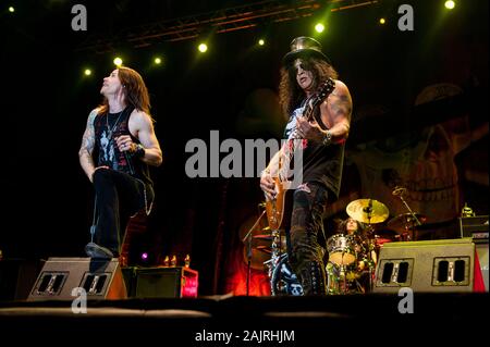 Mailand Italien vom 28. Juli 2011, Live Konzert von Slash in der Arena Civica: Schrägstrich und Sänger Myles Kennedy während des Konzerts Stockfoto