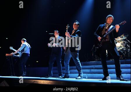 Mailand, Italien, 01. März 2010: Live Konzert von Spandau Ballet an der Mediolanum Forum von Assago: Spandau Ballet während des Konzerts Stockfoto