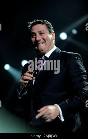 Mailand, Italien, 01. März 2010: Live Konzert von Spandau Ballet an der Mediolanum Forum von Assago: Sängerin der Spandau Ballet, Tony Hadley, während des Konzerts Stockfoto