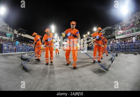 Rio de Janeiro, Brasilien, März 3, 2014. Parade der Sambaschulen in Rio de Janeiro Karneval, am Sambadrome, in der Stadt Rio de Janeiro. Stockfoto