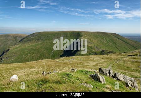 Nan Bield Pass, Harter fiel (778 M), Gatescarth Pass & Branstree (713 m links) von mardale Kranke Bell (760 M) Lake District, Cumbria gesehen Stockfoto