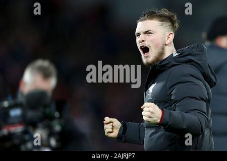 Liverpool, Großbritannien. 05 Jan, 2020. Harvey Elliott von Liverpool feiert am Ende des Spiels. Die Emirate FA Cup, 3.Runde, Liverpool v Everton bei Anfield Stadion in Liverpool am Sonntag, den 5. Januar 2020. Dieses Bild dürfen nur für redaktionelle Zwecke verwendet werden. Nur die redaktionelle Nutzung, eine Lizenz für die gewerbliche Nutzung erforderlich. Keine Verwendung in Wetten, Spiele oder einer einzelnen Verein/Liga/player Publikationen. pic von Chris Stading/Andrew Orchard sport Fotografie/Alamy Live news Credit: Andrew Orchard sport Fotografie/Alamy leben Nachrichten Stockfoto