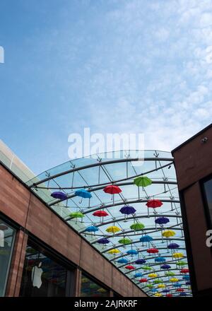 Dach Anzeige an Princesshay Shopping Centre, Exeter, Devon - April 2019 Stockfoto