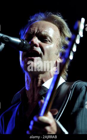 Verona Italien, 09. Juni 2004, Live Konzert der Stachel in der Arena von Verona, Sacred Love Tour 2004: Sting Bassist und Sänger während des Konzerts Stockfoto