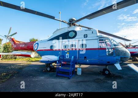 Puma SA-330 Hubschrauber auf der Farnborough Air Sciences Trust (SCHNELL) Museum, Hampshire, Großbritannien Stockfoto