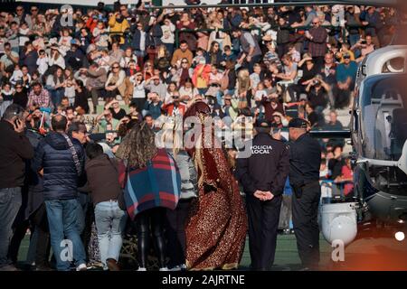 Los Reyes Magos (Drei Könige oder der Weisen) Parade in Fuengirola, Málaga, Spanien. Stockfoto