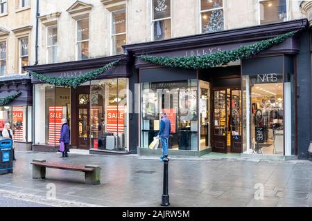 Verkauf im Januar im House of Fraser Store Jollys, eines der ältesten Kaufhäuser Europas, Milsom Street, Bath, England, Großbritannien Stockfoto