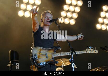 Turin, Italien, 02. Oktober 2007, Live Konzert der Polizei an der Delle Alpi Stadium: Sting, Bassist und Sänger der Polizei, während des Konzerts Stockfoto