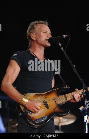 Turin, Italien, 02. Oktober 2007, Live Konzert der Polizei an der Delle Alpi Stadium: Sting, Bassist und Sänger der Polizei, während des Konzerts Stockfoto