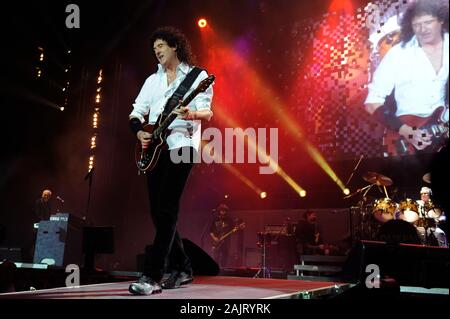 London England vom 13. Oktober 2008, den Cosmos Rocks Tour 2008, O2 Arena, live Konzert der Queen und Paul Rodgers: Brian May während des Konzerts Stockfoto