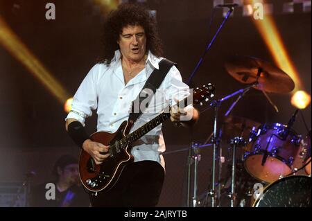 London England vom 13. Oktober 2008, den Cosmos Rocks Tour 2008, O2 Arena, live Konzert der Queen und Paul Rodgers: Brian May während des Konzerts Stockfoto