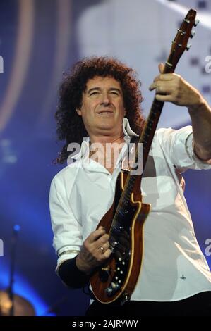 London England vom 13. Oktober 2008, den Cosmos Rocks Tour 2008, O2 Arena, live Konzert der Queen und Paul Rodgers: Brian May während des Konzerts Stockfoto