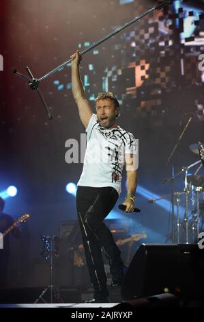 London England vom 13. Oktober 2008, den Cosmos Rocks Tour 2008, O2 Arena, live Konzert der Queen und Paul Rodgers: Paul Rodgers während des Konzerts Stockfoto