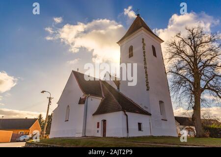 Römische Kirche Sv. Stepana in der tschechischen Dorfes Dolni Bukovsko. Region Südböhmen. Der Tschechischen Republik. Stockfoto