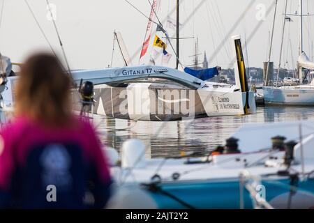 Gitana 17, ein Rekord-maxi Multihull Yacht in seinen Liegeplatz in Lorient, Frankreich. Von Edmond de Rothschild gefördert. Stockfoto