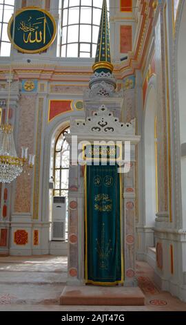 Die minbar in das Innere der Ortaköy Moschee, offiziell bekannt als Buyuk Mecidiye Camii oder der Grand Imperial Moschee von Sultan Abdulmecid Stockfoto