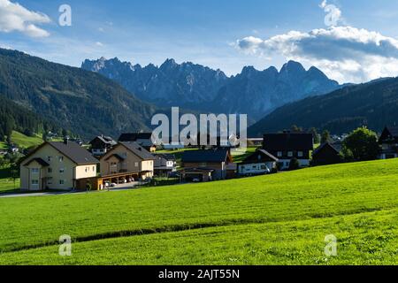 Gosau, Österreich 12. September 2019: Gosau ist ein kleines Dorf in den österreichischen Alpen, die von einer sehr schönen Landschaft voller Seen umgeben ist und Stockfoto