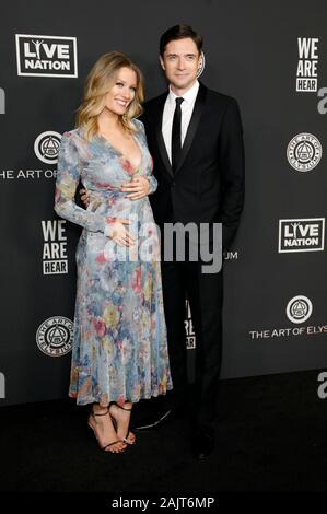 Los Angeles, USA. 04 Jan, 2020. Ashley Hinshaw und ihr Ehemann Ehemann Topher Grace an der Kunst des Elysium 13. jährlichen Himmel Gala im Hollywood Palladium am 04 Januar, 2020 in Los Angeles, Kalifornien. Credit: Geisler-Fotopress GmbH/Alamy leben Nachrichten Stockfoto