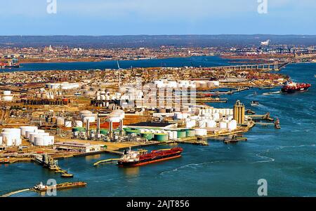 Luftaufnahme von Öl die Lager in Bayonne reflex Stockfoto