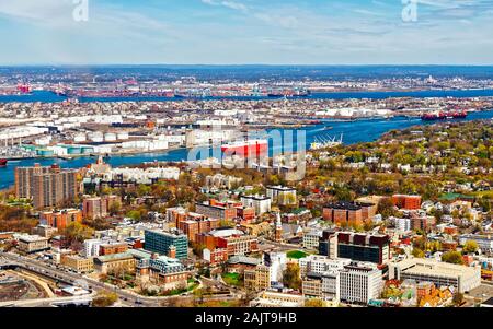 Staten Island und Lagerung von Öl in Bayonne reflex Stockfoto