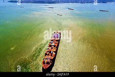 Luftaufnahme von Bayonne Container schiff Reflex Stockfoto