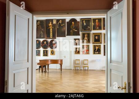 Gemälde des polnischen Adels in einem Zimmer im Palast des Bischofs, Krakau, Polen Stockfoto