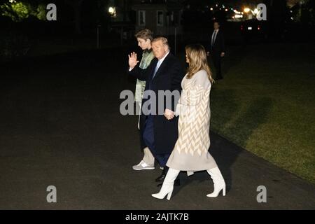 Washington, DC, USA. 5 Jan, 2020. Januar 5, 2020 - Washington, DC, USA: Präsident DONALD TRUMP, erste Dame MELANIA TRUMP und BARRON TRUMPF zurück Ankunft im Weißen Haus über die Marine einen Hubschrauber. Quelle: Michael Brochstein/ZUMA Draht/Alamy leben Nachrichten Stockfoto