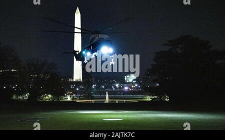 Washington, DC, USA. 5 Jan, 2020. Januar 5, 2020 - Washington, DC, USA: Präsident Donald Trump, erste Dame Melania Trump und Barron Trumpf zurück Ankunft im Weißen Haus über die Marine einen Hubschrauber. Quelle: Michael Brochstein/ZUMA Draht/Alamy leben Nachrichten Stockfoto