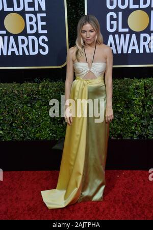 Beverly Hills, Vereinigte Staaten. 05 Jan, 2020. Sienna Miller nimmt an der 77. jährlichen Golden Globe Awards, die Ehrung der besten im Film und im US-amerikanischen Fernsehen von 2020 im Beverly Hilton Hotel in Beverly Hills, Kalifornien am Sonntag, 5. Januar 2020. Foto von Jim Ruymen/UPI Quelle: UPI/Alamy leben Nachrichten Stockfoto