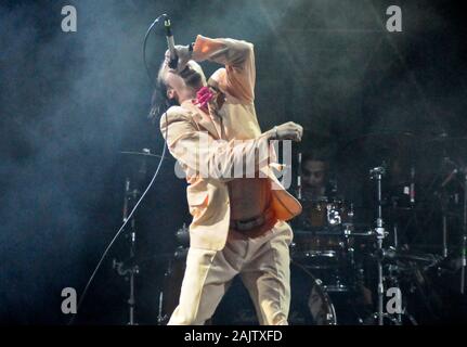 Mike Patton singt live, mit Faith No More Stockfoto