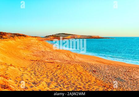 Ein buntes Bild der australischen Strand im Sonnenuntergang. Horizontale Ausrichtung. Stockfoto