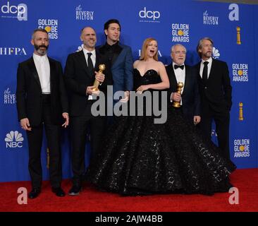 Beverly Hills, Vereinigte Staaten. 05 Jan, 2020. (L - R) Nicholas Braun, Jeremy Strong, Sarah Snook, Brian Cox, Alan Ruck erscheinen backstage bei der 77. jährlichen Golden Globe Awards, die Ehrung der besten im Film und im US-amerikanischen Fernsehen von 2020 im Beverly Hilton Hotel in Beverly Hills, Kalifornien am Sonntag, 5. Januar 2020. Foto von Jim Ruymen/UPI Quelle: UPI/Alamy leben Nachrichten Stockfoto