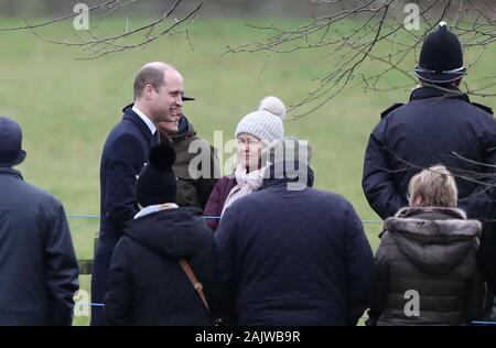 Sandringham, Norfolk, Großbritannien. 05 Jan, 2020. Prinz William (Herzog von Cambridge) und Kate Middleton (Herzogin von Cambridge), nahmen an der St. Maria Magdalena Kirche Sonntag Morgen Service in Sandringham. Königin Elizabeth II. besucht Kirche, Sandringham, Norfolk, am 5. Januar 2020. Credit: Paul Marriott/Alamy leben Nachrichten Stockfoto