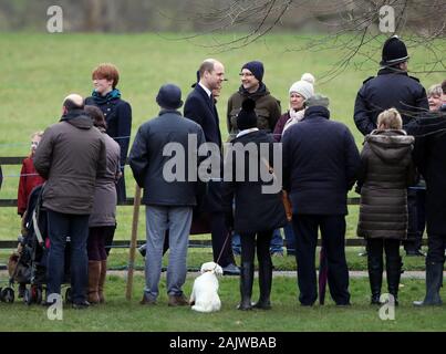 Sandringham, Norfolk, Großbritannien. 05 Jan, 2020. Prinz William (Herzog von Cambridge) und Kate Middleton (Herzogin von Cambridge), nahmen an der St. Maria Magdalena Kirche Sonntag Morgen Service in Sandringham. Königin Elizabeth II. besucht Kirche, Sandringham, Norfolk, am 5. Januar 2020. Credit: Paul Marriott/Alamy leben Nachrichten Stockfoto