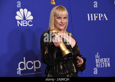 Los Angeles, Kalifornien, USA. 05 Jan, 2020. Patricia Arquette in der Presse, nachdem er den Preis für die beste Leistung von einer Schauspielerin in einer Nebenrolle in einer Serie, limitierte Serie oder Motion Picture Made for Television für "Akte" in der Presse an der 77th Golden Globe Awards im Beverly Hilton Hotel am 5. Januar 2020 in Beverly Hills, CA. (Foto durch Sthanlee B. Mirador/Sipa USA) Credit: Sipa USA/Alamy leben Nachrichten Stockfoto