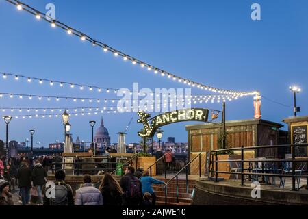 Die Anchor Pub auf Bankside, Southwark, London Stockfoto