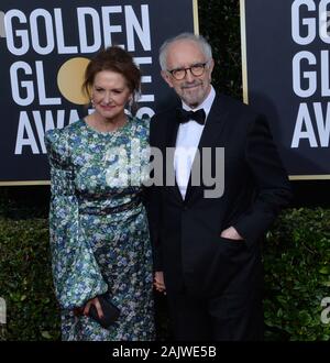 Beverly Hills, Vereinigte Staaten. 05 Jan, 2020. Kate Fahy und Jonathan Pryce nehmen an der 77. jährlichen Golden Globe Awards, die Ehrung der besten im Film und im US-amerikanischen Fernsehen von 2020 im Beverly Hilton Hotel in Beverly Hills, Kalifornien am Sonntag, 5. Januar 2020. Foto von Jim Ruymen/UPI Quelle: UPI/Alamy leben Nachrichten Stockfoto