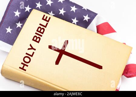 Flagge Amerikas und Bibel Stockfoto