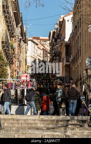 El Rastro, Madrid Open secondhand Markt jeden Sonntag entlang der Plaza de Cascorro und Ribera de Curtidoresviertel, Madrid, Spanien Stockfoto