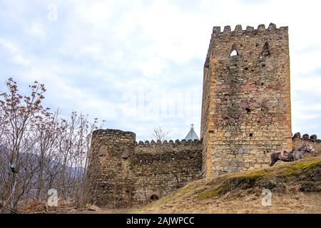 Historische Ananuri Burg auf dem Aragvi Fluss in Georgien Stockfoto