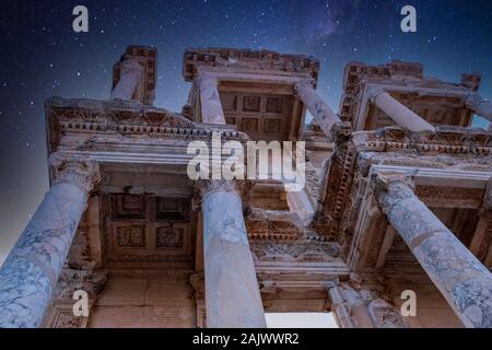 Bibliothek von Celsus in Ephesus Bibliothek von Celsus, Ruinen der antiken Stadt Ephesus, Türkei Stockfoto