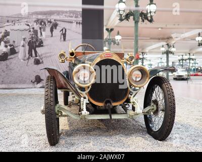 MULHOUSE, FRANKREICH AUGUST 2018: Vorderansicht des Bugatti Torpedo Typ 17 im Jahr 1910 - 1914 Ausstellung im Museum in der Europäischen Cite de l'Automobil Stockfoto