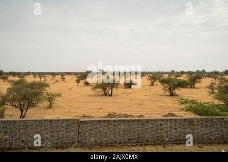 Aufnahmen von der Autobahn von Sawai Madhopur in Richtung Chittorgarh in Rajasthan, Indien Stockfoto