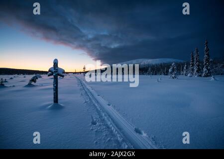 Skitouren in Muonio, Lappland, Finnland Stockfoto