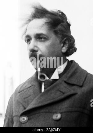 Vintage Foto der theoretischen Physiker Albert Einstein (1879 - 1955). Foto von Bain Aktuelles Service im April 1921 bei seiner Ankunft in New York getroffen. Stockfoto