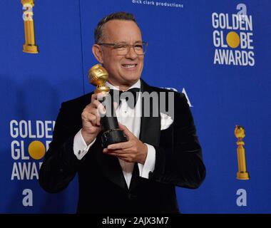 Beverly Hills, Vereinigte Staaten. 05 Jan, 2020. Tom Hanks wird backstage nach dem Akzeptieren der Golden Globe Cecil B. DeMille Award während der 77. jährlichen Golden Globe Awards, die Ehrung der besten im Film und im US-amerikanischen Fernsehen von 2020 im Beverly Hilton Hotel in Beverly Hills, Kalifornien am Sonntag, 5. Januar 2020. Foto von Jim Ruymen/UPI Quelle: UPI/Alamy leben Nachrichten Stockfoto