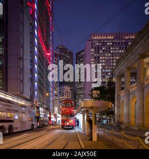 Bank Street ist eine kurze Straße in Central, Hong Kong. Es links Des Voeux Road Central, der Queen's Road Central. Stockfoto