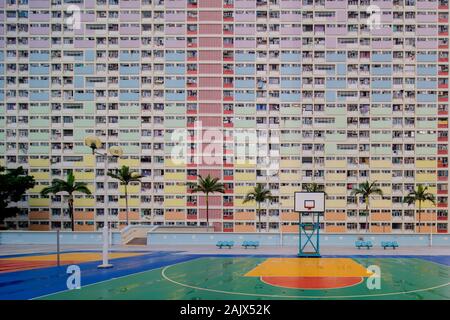 Choi Hung Immobilien (Chinesisch: 彩虹邨; wörtlich: "Regenbogen") ist eine der ältesten öffentlichen Wohnsiedlungen in Hongkong. Es ist in Ngau Chi Wan entfernt. Stockfoto