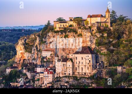 Rocamadour Dorf, Frankreich, ist eine der wichtigsten touristischen Destinationen in Frankreich. Rocamadour ist ein UNESCO-Weltkulturerbe als Teil der Pilger Stockfoto